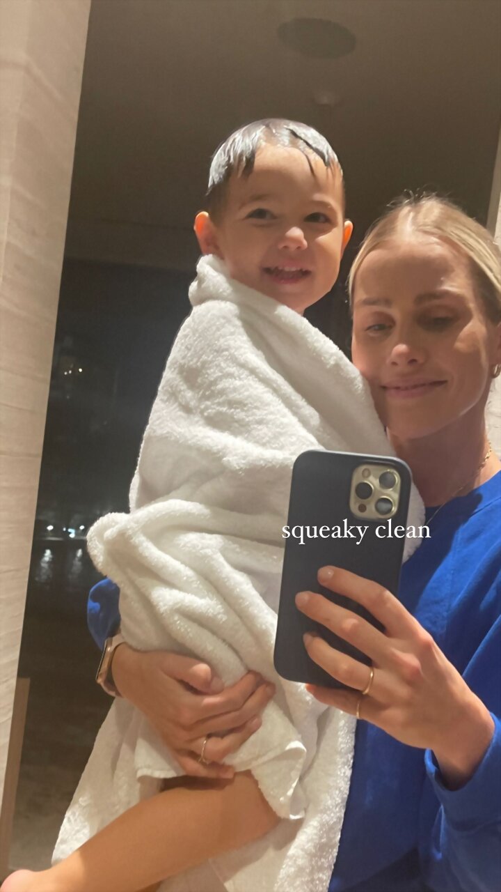 Claire Holt con su hijo James Holt Joblon | 2022