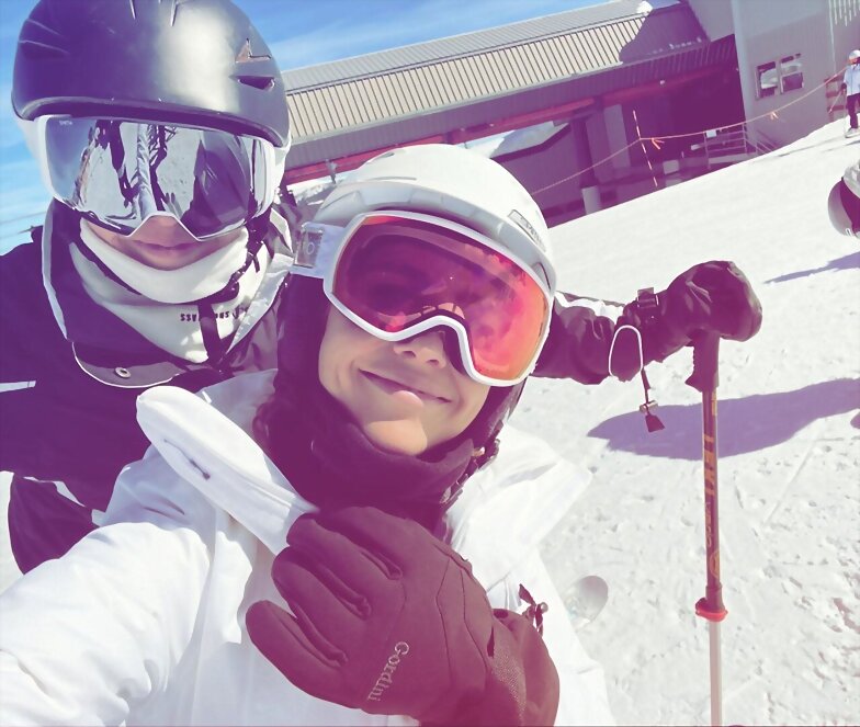 Claire Holt felicita a su hermana  | February 2022
