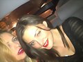 Phoebe Tonkin con una amiga Teresa Palmer