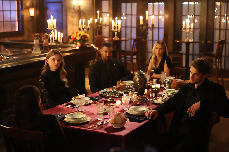 Claire Holt en Legacies 4ª temporada