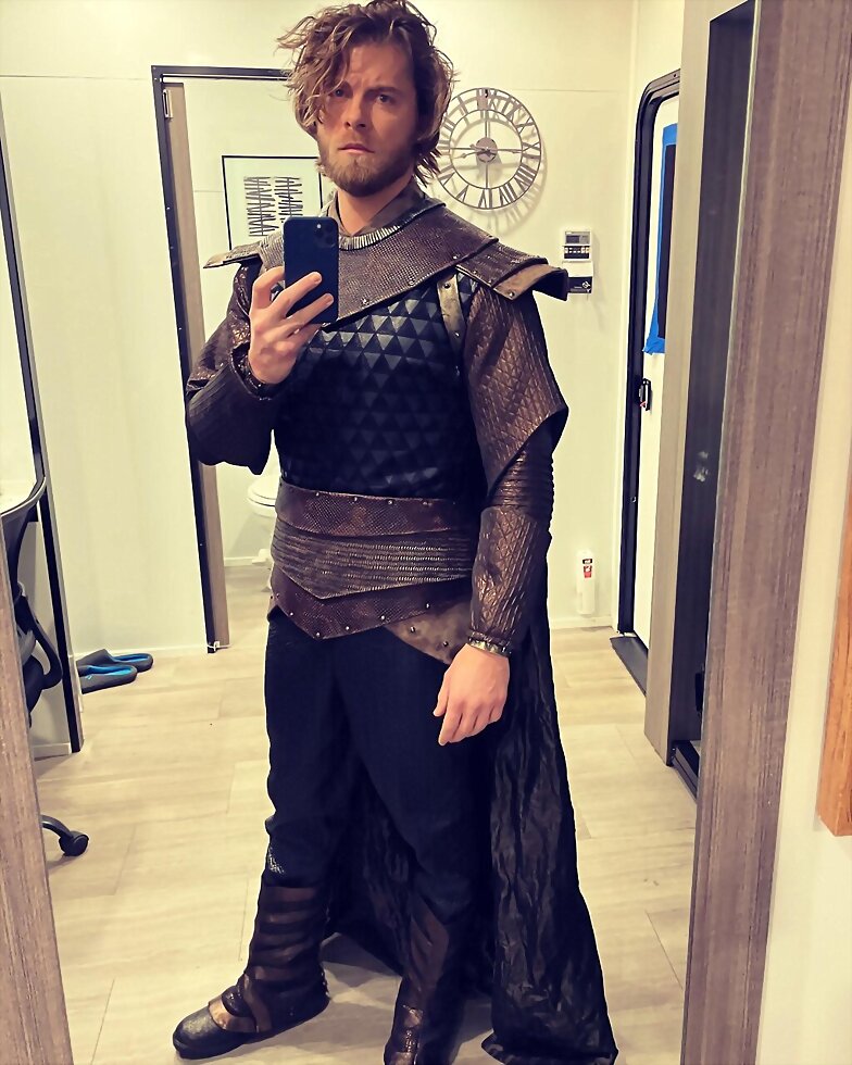 Luke Mitchell en el set de Legacies S4