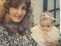 Phoebe Tonkin de peque&ntilde;a con su madre Jane Tonkin