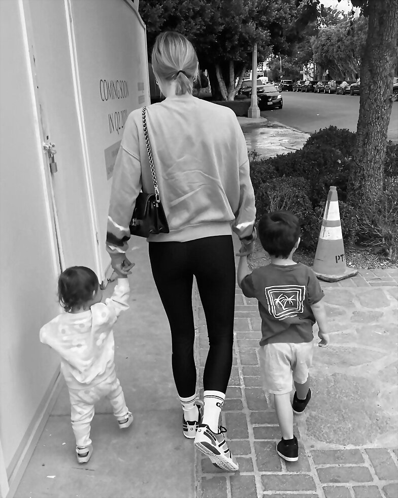 Claire Holt con sus hijos Elle y James Holt Joblon