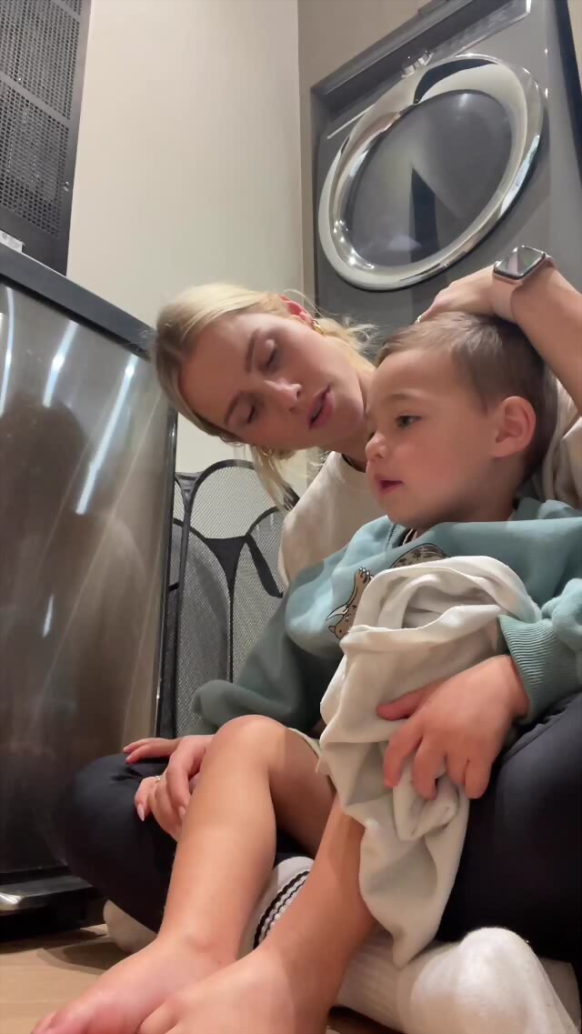 Claire Holt con su hijo James Holt Joblon | 2021