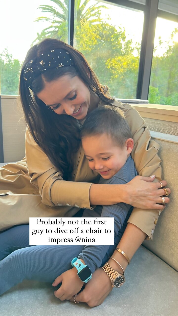 Nina Dobrev visita Claire Holt y sus hijos, 2022