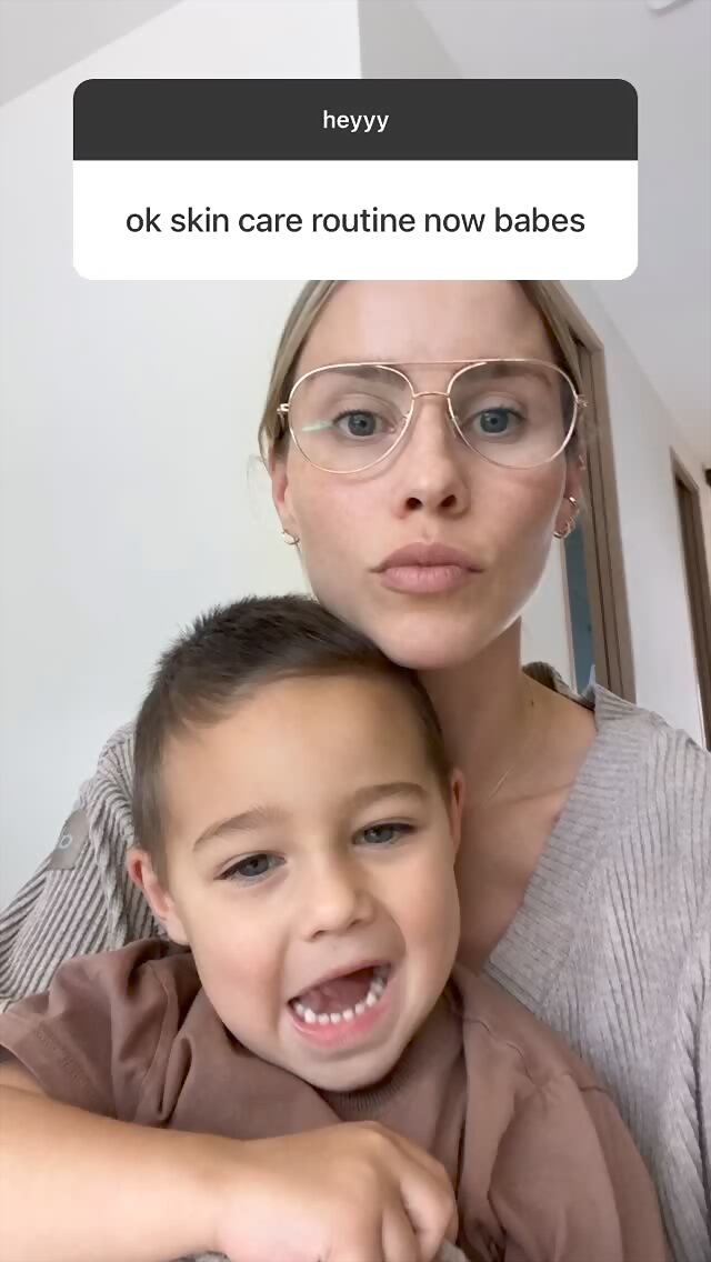 Claire Holt con su hijo James Holt Joblon | 2022
