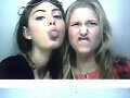 Phoebe Tonkin con su hermana Abby Tonkin