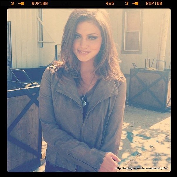 Phoebe Tonkin en el rodaje del Círculo Secreto