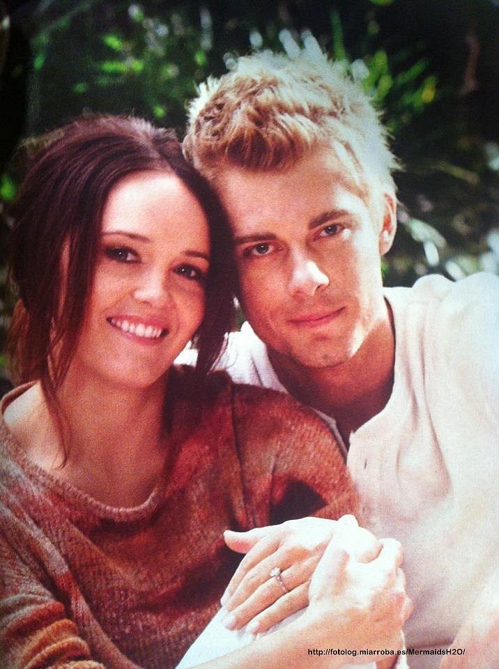 Luke Mitchell y Rebecca Breeds se casan