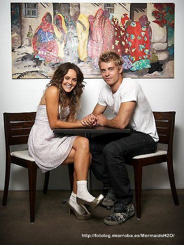 Luke Mitchell y Rebecca Breeds se casan