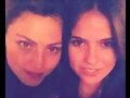 Phoebe Tonkin con su amiga Shelley Hennig