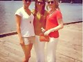 Claire Holt con su hermana