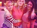 Claire Holt con su hermana