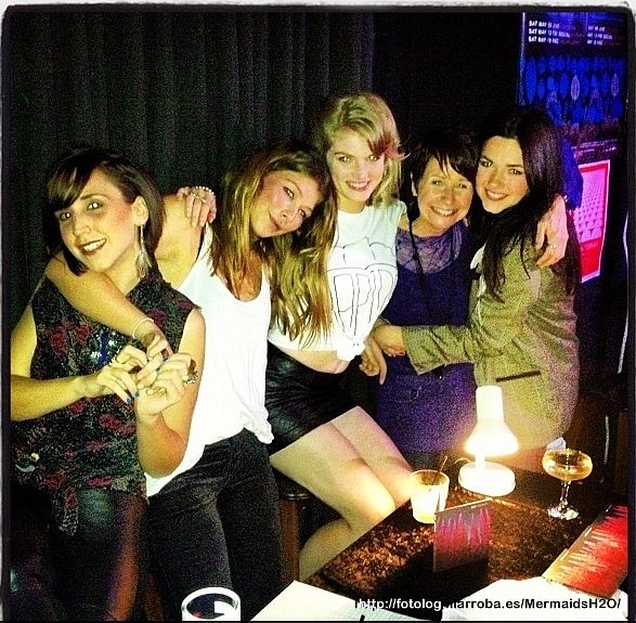 Cariba Heine con sus amigas