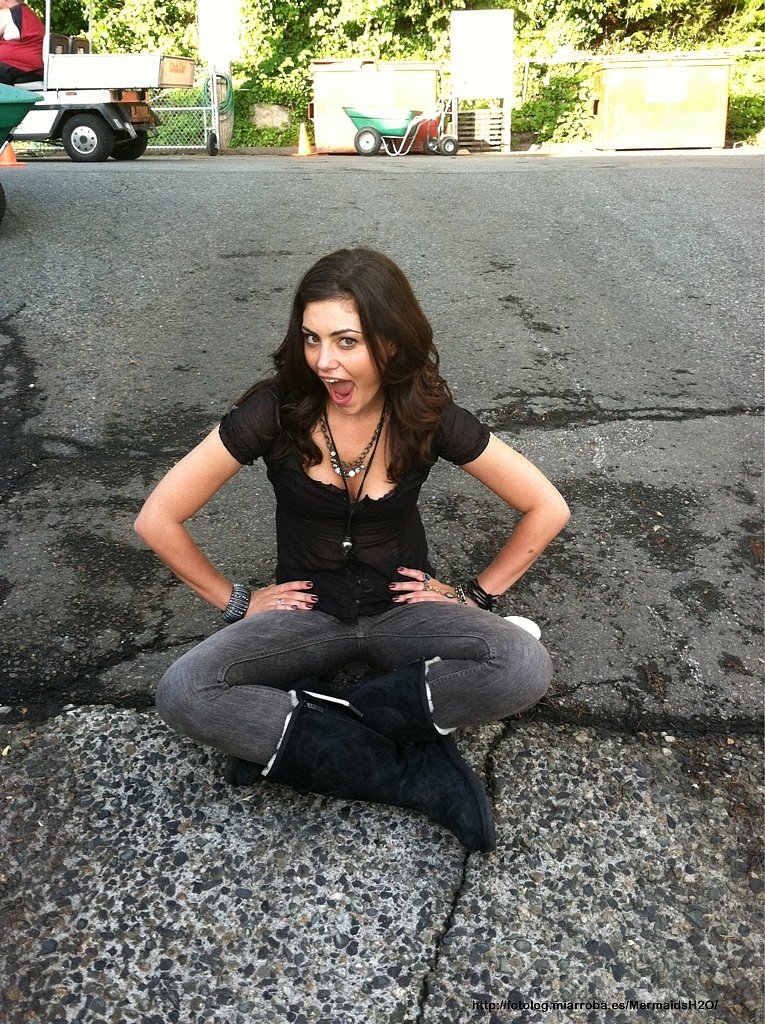Phoebe Tonkin en el rodaje del Círculo Secreto