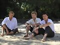 Los chicos en la playa