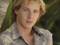 Lewis McCartney (Angus McLaren)