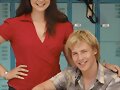 Charlotte y Lewis (Brittany Byrnes y Angus McLaren