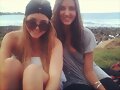 Cleo Massey con una amiga