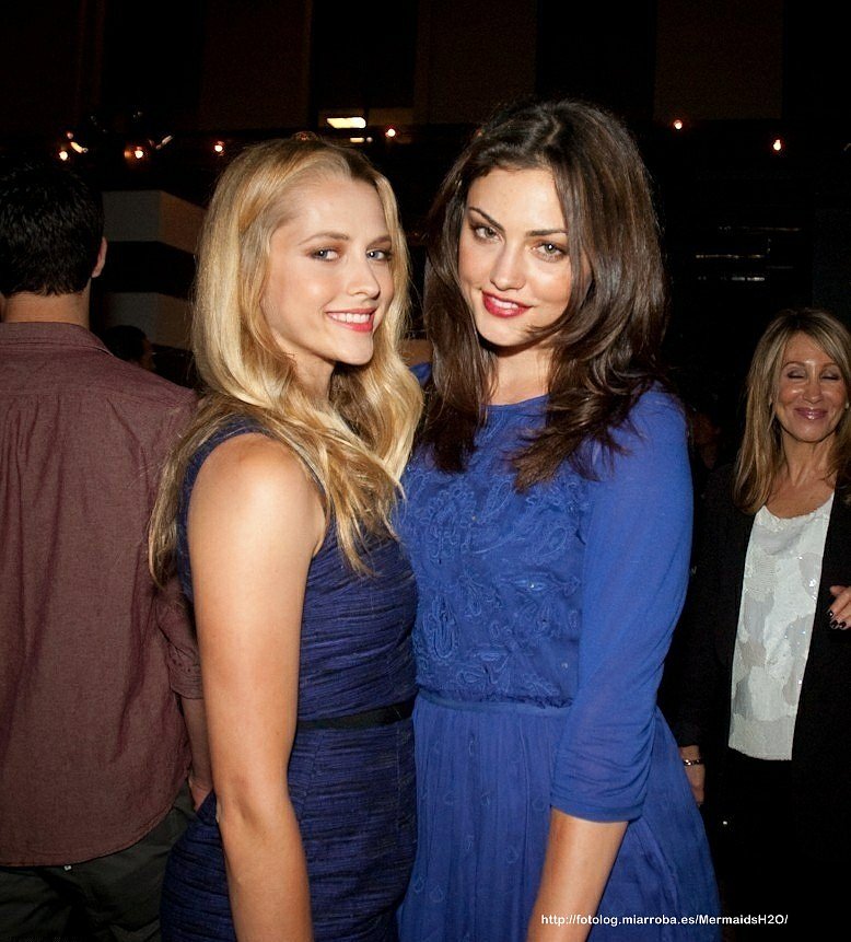 Phoebe Tonkin y Teresa Palmer
