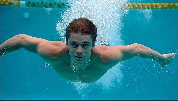 Will nadando en la piscina de entrenar