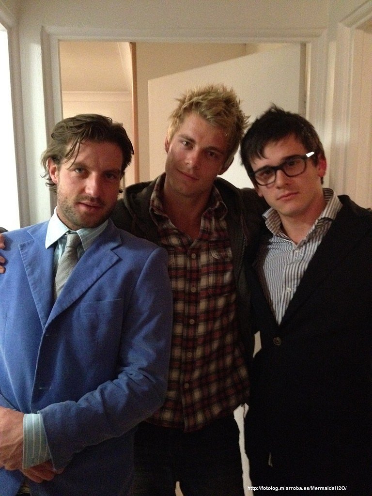 Luke Mitchell con amigos