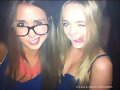 Cleo Massey con una amiga