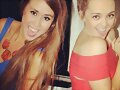Cleo Massey con una amiga
