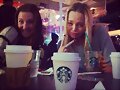 Cleo Massey con una amiga