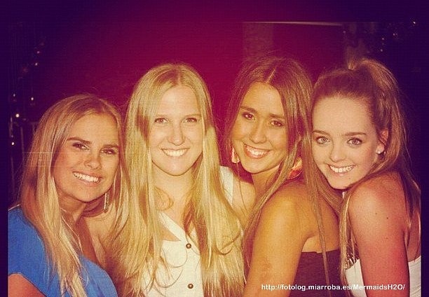 Cleo Massey con amigas