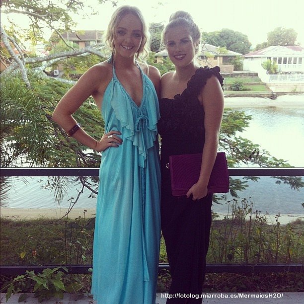 Cleo Massey con una amiga en un evento
