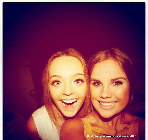 Cleo Massey con una amiga