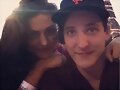 Phoebe Tonkin con un amigo
