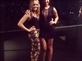 Cleo Massey con una amiga