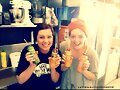 Cleo Massey con una amiga