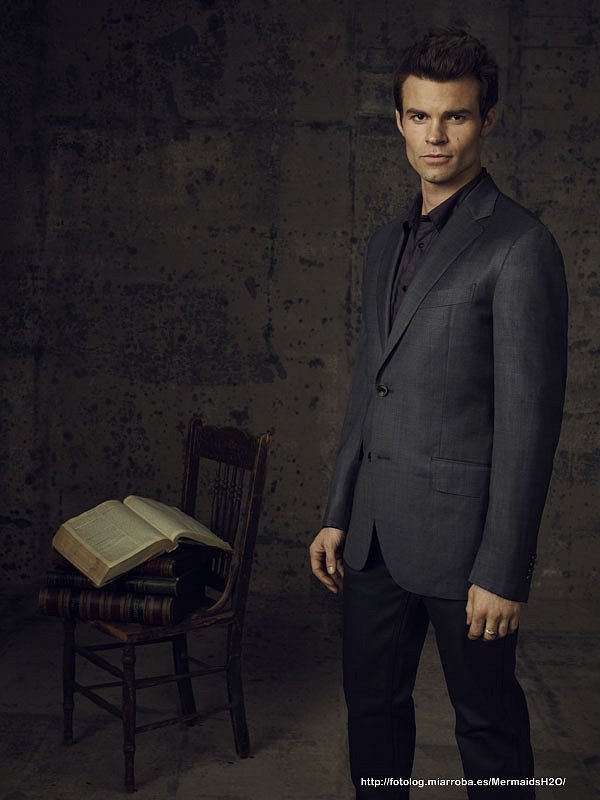 Daniel Gillies como Elijah Mikaelson en TVD