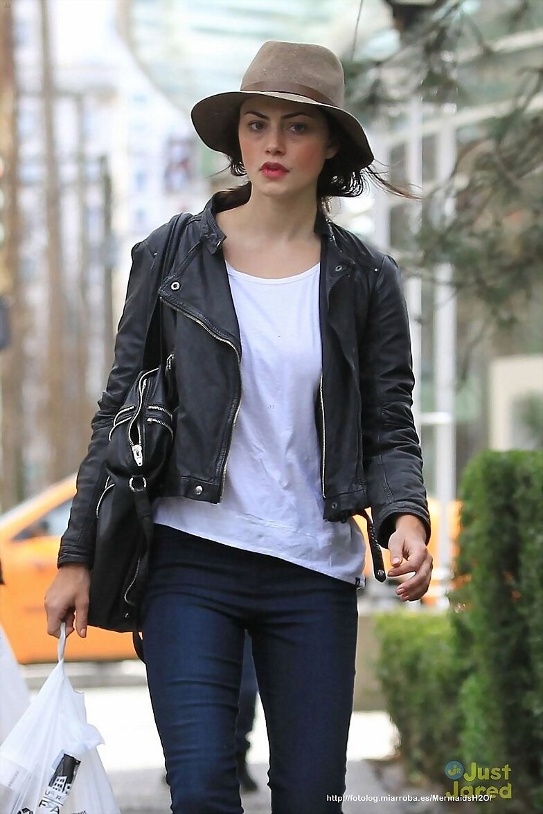 Phoebe Tonkin - Urban Fare in Vancouver, Canada