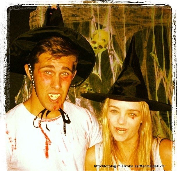 Cleo Massey en Halloween con su novio