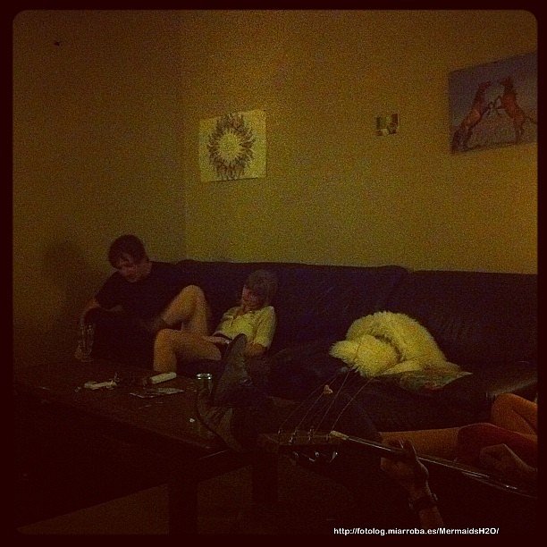 Cariba Heine con amigos