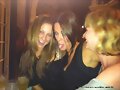Cariba Heine con amigas