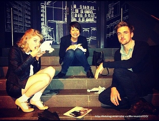 Cariba Heine con amigos