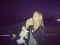 Phoebe Tonkin con su hermana Abby Tonkin