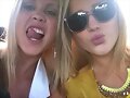 Claire Holt con su hermana