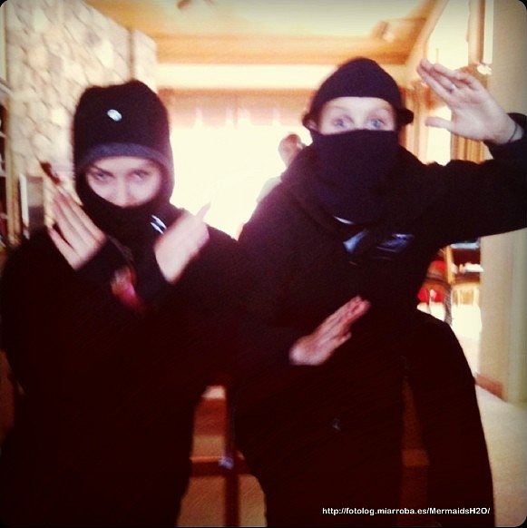 Claire Holt con su hermana