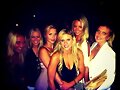 Claire Holt de fiesta con unas amigas