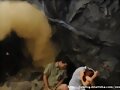 Ryan y Sophie destrozando la cueva de Mako