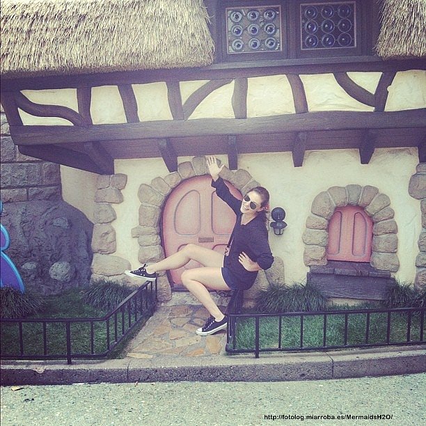 Phoebe Tonkin en Disneyland Paris