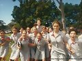 Foto de Phoebe Tonkin de peque&ntilde;a en su colegio