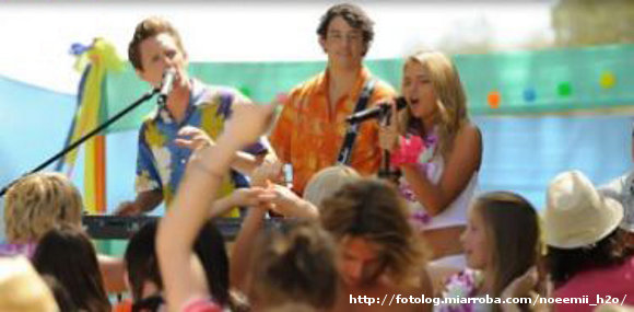 Bella y su banda cantando!