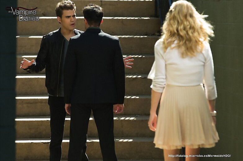 Crónicas Vampíricas 4×09 O Come, All Ye Faithful